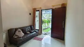 Di jual rumah mandiri  semi furnish di cluster holandia lippo karawaci