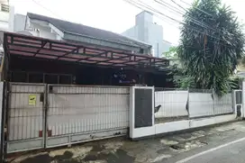 Dijual Rumah Tengah Kota!! Di Jln. Ciomas, Kebayoran Baru
