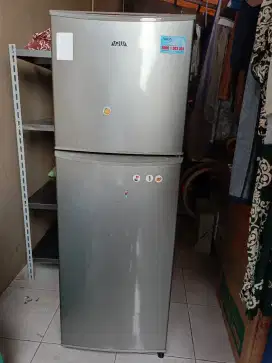 KULKAS 2 PINTU MERK AQUA