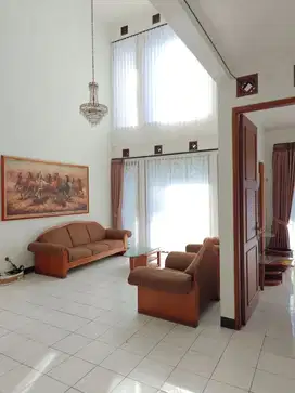Disewakan Rumah Siap Huni di Setraduta Bandung
