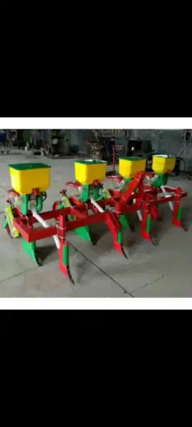 Implement Traktor Alat Penanam Jagung
