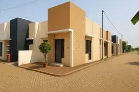 Rumah baru 2 muka bisa parkir lega