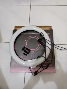 RING LIGHT + TRIPOD 2CM ( DIJUAL CEPAT BUTUH DUIT MALAM INI )