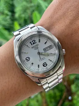 Seiko 5 Automatic Day+Date Glass