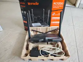 Dijual Router TENDA AC6 1200 Bekas pakai tapi normal
