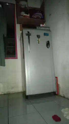 Kulkas 1 pintu merk sharp