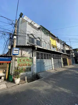 Disewakan ruko 3 lantai jalan besar plong