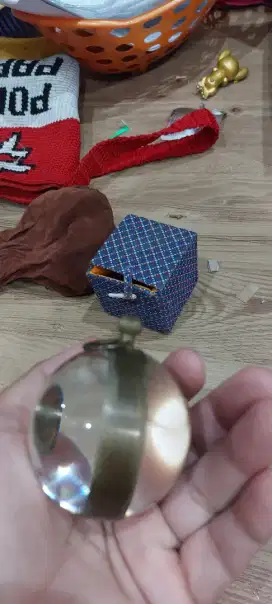 Jam meja dekorasi omega