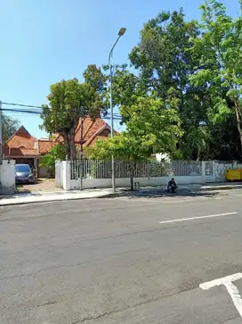 DIJUAL /SEWA RUMAH  WR SUPRATMAN SBY PUSAT LOKASI SANGAT STRATEGIS