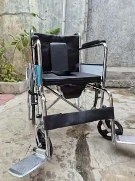 Kursi Roda dan Tongkat