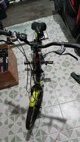 Sepeda lipat merek pasific