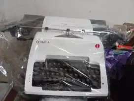Mesin ketik Manual 18