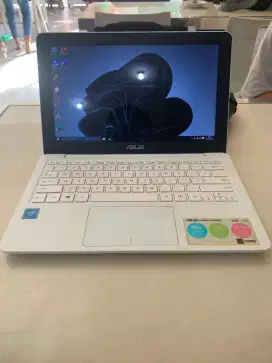 Jual Notebook E202SA Ram 2gb / SSD 128GB