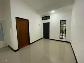 Disewakan bulanan rumah lembah hijau