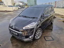 Toyota Sienta 1.5 V matic 2016,,irit,stylish,muat banyak gan!!