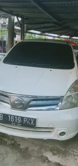 Grand Livina Putih Bekas