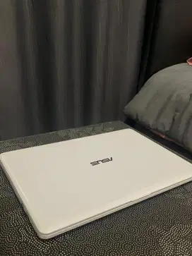 ASUS E203M Putih