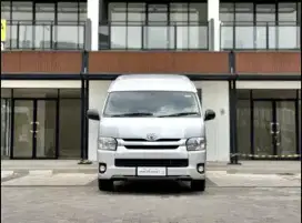 Toyota HI Ace commuter 2.8 MT 2016