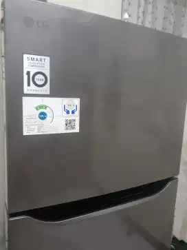 Di juall kulkas 2 pintu merk LG normal