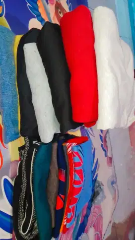 GRATIS AMBIL SEMUA ada kaos , sweter , celana