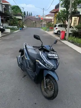 Honda Vario 2023 LED New CBS ISS KM 6rb perak Like New Istimewa!!