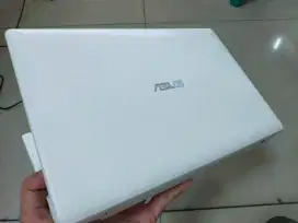 Dijual Asus Warna putih siap pakai COD BOGOR cek sepuas nya