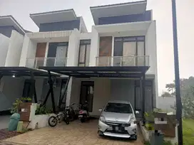 Rumah cantik 2 lantai di Metland Transyogi