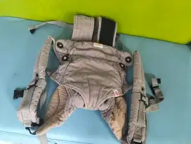 Preloved Gendongan Bayi Ergobaby