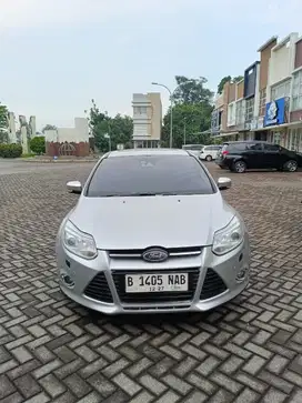 Ford Focus Titanium 2.0 AT th 2012 Tangan Pertama