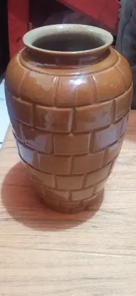 Vas bunga / pot bunga 
Bahan keramik