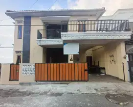 Disewakan rumah istimewa 2 lantai area Jalan Damai