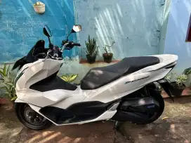 Honda pcx putih tahun 2003