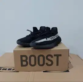 Yeezy Oreo Size 8/41 BNIB