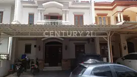Rumah Furnished Bagus Pelangi Kuning Kelapa Gading  Jakarta Utara