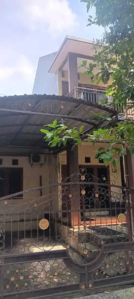 RUMAH SECOND 2 LANTAI MURAH 550 JT SAJA