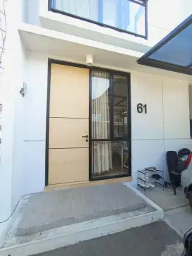 Disewakan Rumah Murah 2 Lantai dengan 3 Kamar Tidur di Lippo Cikarang