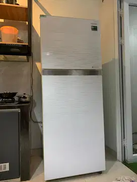 Samsung 2 Pintu 370L Glass White - Apa adanya