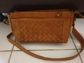 PRELOVED TAS SLEMPANG KULIT ASLI MODEL TIKAR SYANTIK DAN KEREN