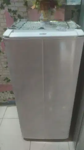 Kulkas 1 pintu merek Sanyo