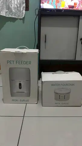 Bardi pet feeder and water fountain