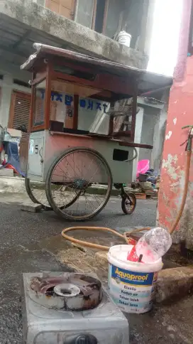 Di jual karena sudah ga di pake gerobak gerobak sama roda