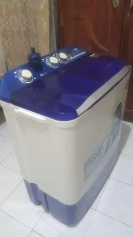 Mesin cuci Aqua 8,5 kg 2 tabung