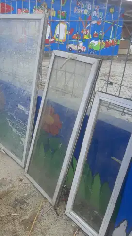 Jendela kaca aluninium
