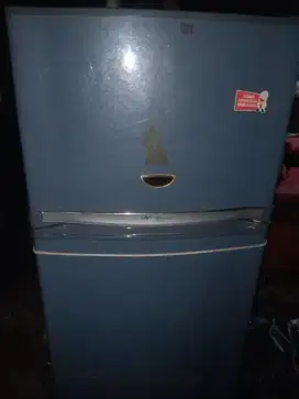 JUAL CEPAT KULKAS 2 PINTU W REVERSE NO FROST