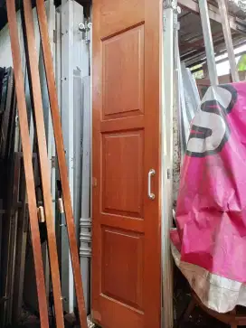 Pintu garasi kayu MERBAU