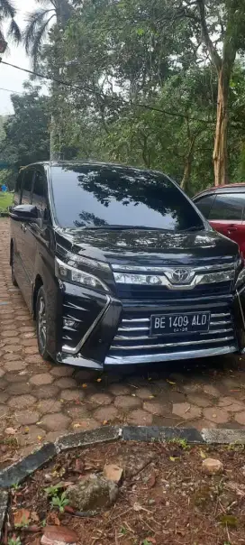 DIJUAL MOBIL BEKAS VOXY TOYOTA 2018