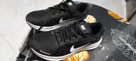 Nike Air Zoom Structure 23 'Hitam Putih' CZ6721-001