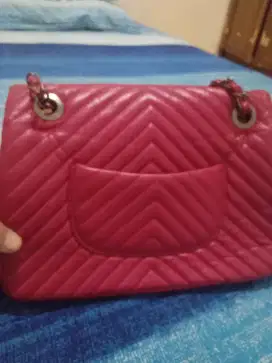 Di jual aj tas merek CHANEl