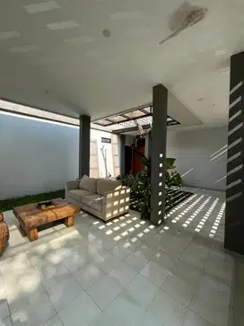 RUMAH INDUSTRIAL MODERN PREMIUM 2 LANTAI LUX UTARA PENDOWOHARJO SLEMAN