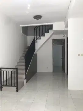 sewa rumah 1,5 lantai jl ekspor 1 kelapa gading 6x15m timur jln 2 mobi